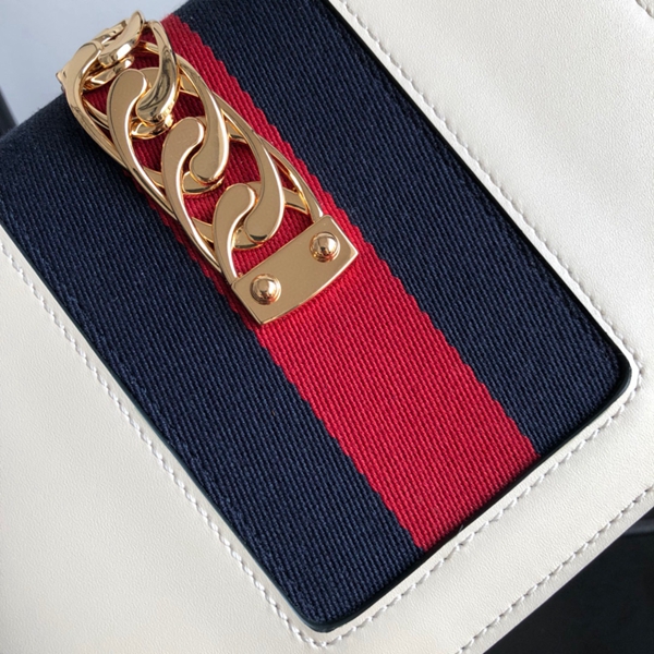 グッチバッグ角部分ディテール